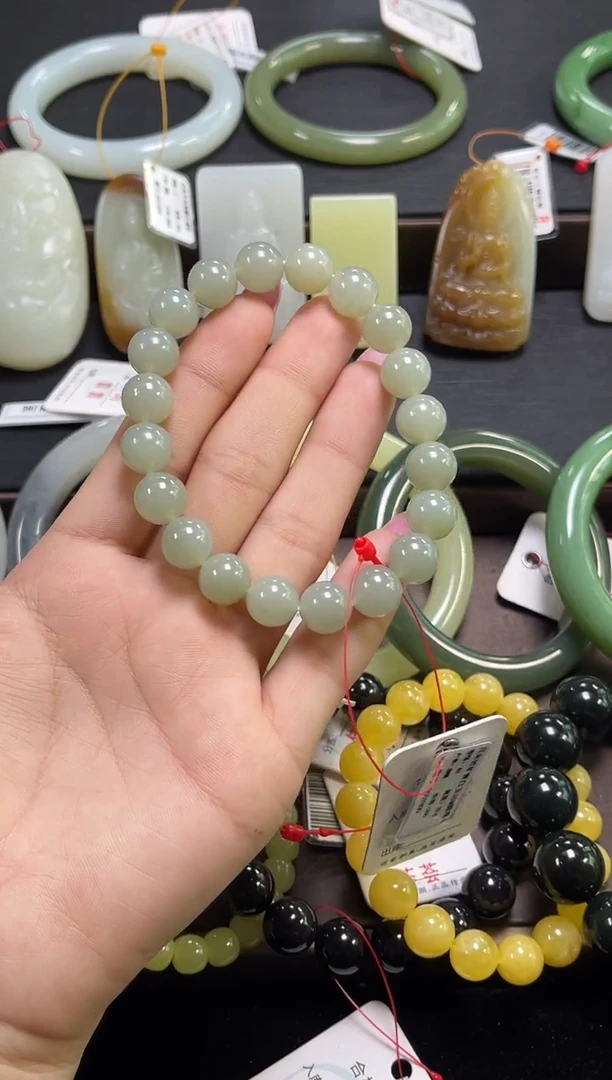 未镶嵌手串和田玉卡10且末青白 圆珠有瑕疵9007899