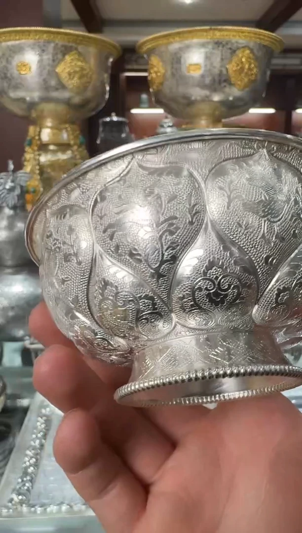 开*足银精工手工鏨刻高脚鸳鸯莲瓣碗