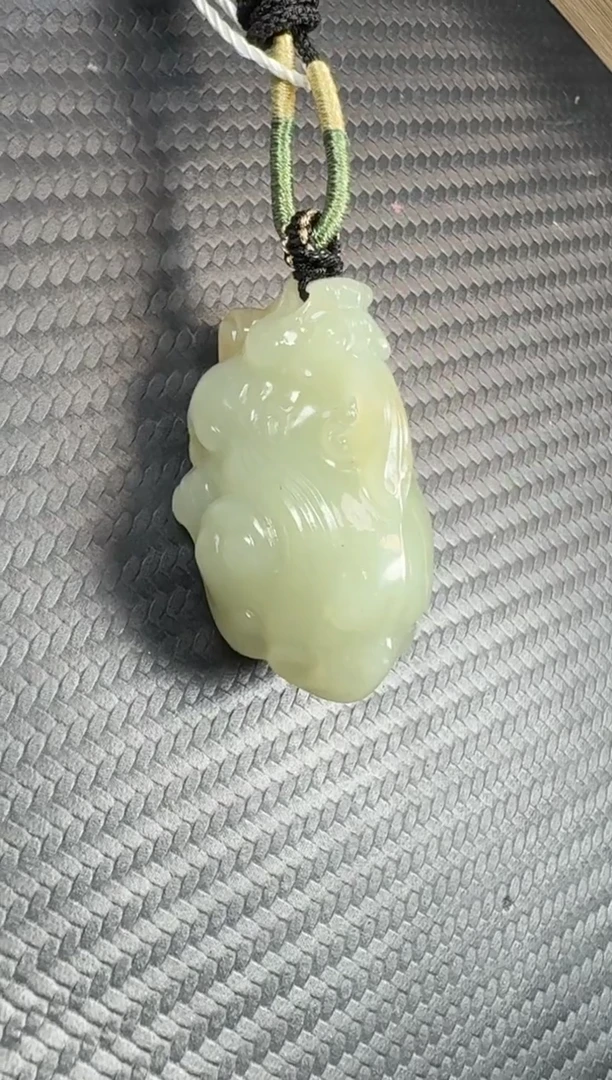 吊坠(不含链)未镶嵌和田玉若羌微色差青白玉貔貅吊坠