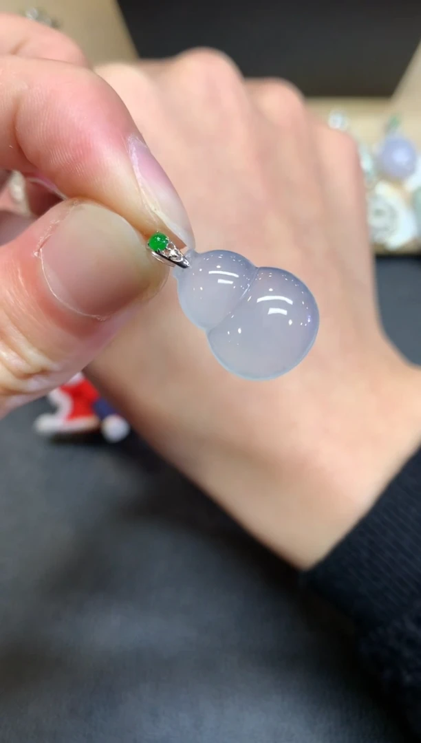 【闪购商品】翡翠颈饰18K金镶嵌葫芦【无服务费】