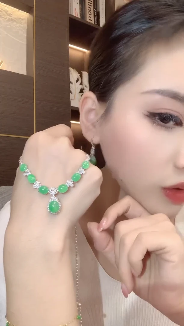 套链18K金镶嵌翡翠A72