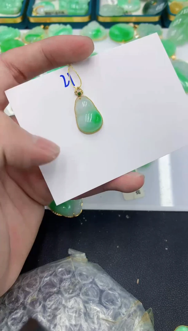 颈饰18K金镶嵌翡翠111111