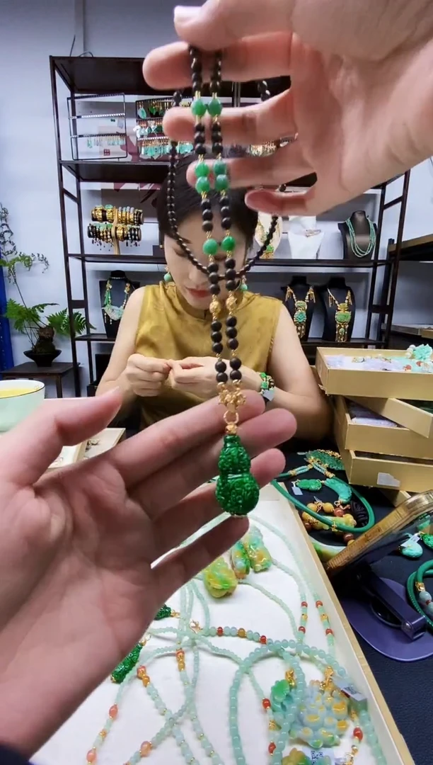 颈饰未镶嵌翡翠吊坠