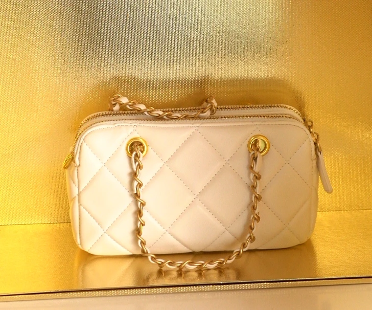 (全新未拆封）轻奢时尚高级经典潮流百搭女士包包 尺寸：22-8-12cm