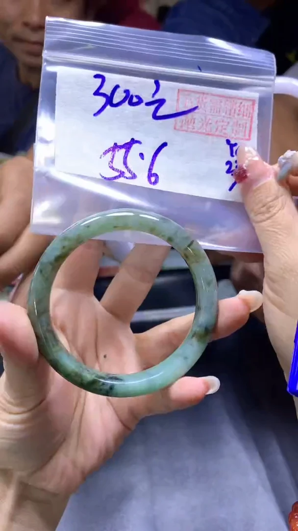 【闪购商品】定制翡翠未镶嵌手镯55.6#300元毛货需精细抛光