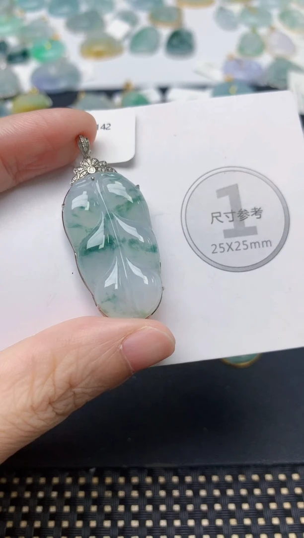 颈饰18K金镶嵌翡翠天然缅甸A货翡翠