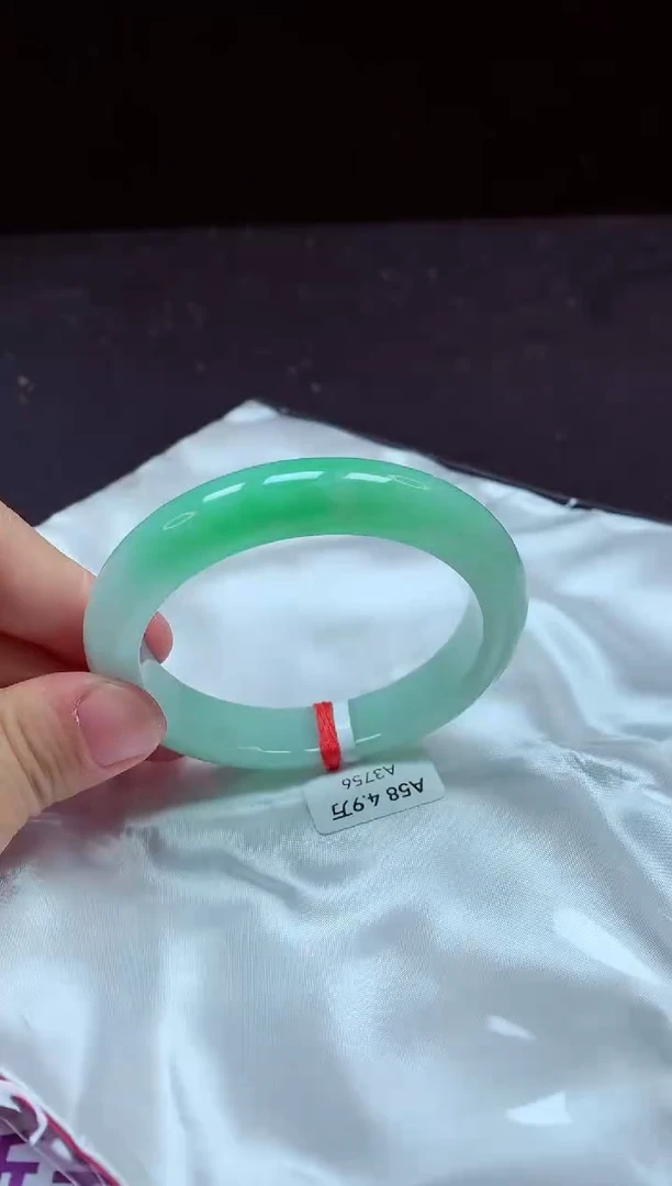 【闪购商品】翡翠手镯未镶嵌镯子58+