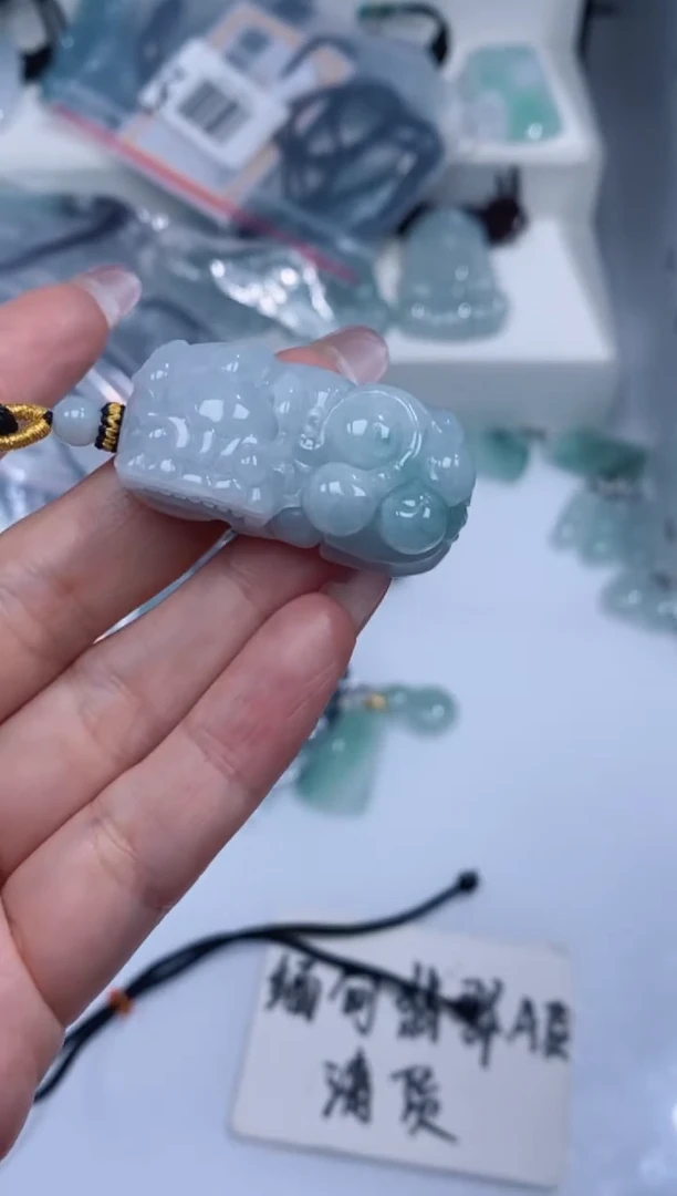 颈饰未镶嵌翡翠吊坠