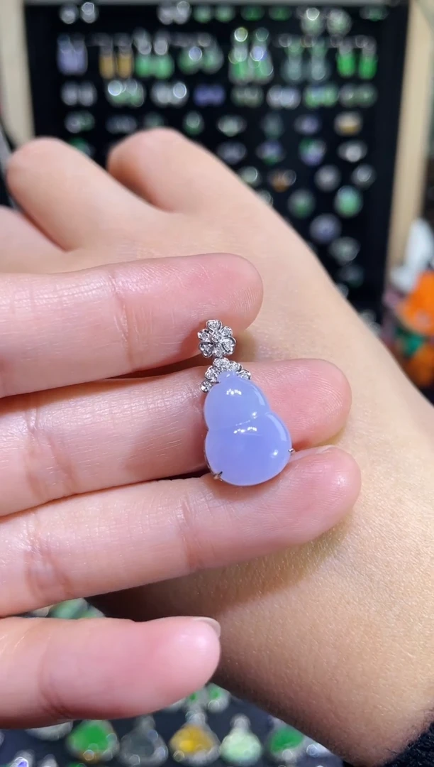 颈饰18K金镶嵌翡翠冰紫大葫芦吊坠