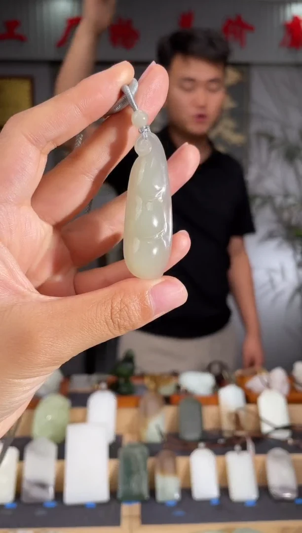 和田玉未镶嵌颈饰1
