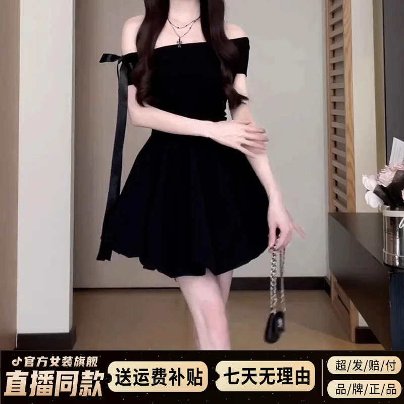 法式一字肩露肩黑色连衣裙女夏季2025新款赫本风绝美蓬蓬花苞短裙