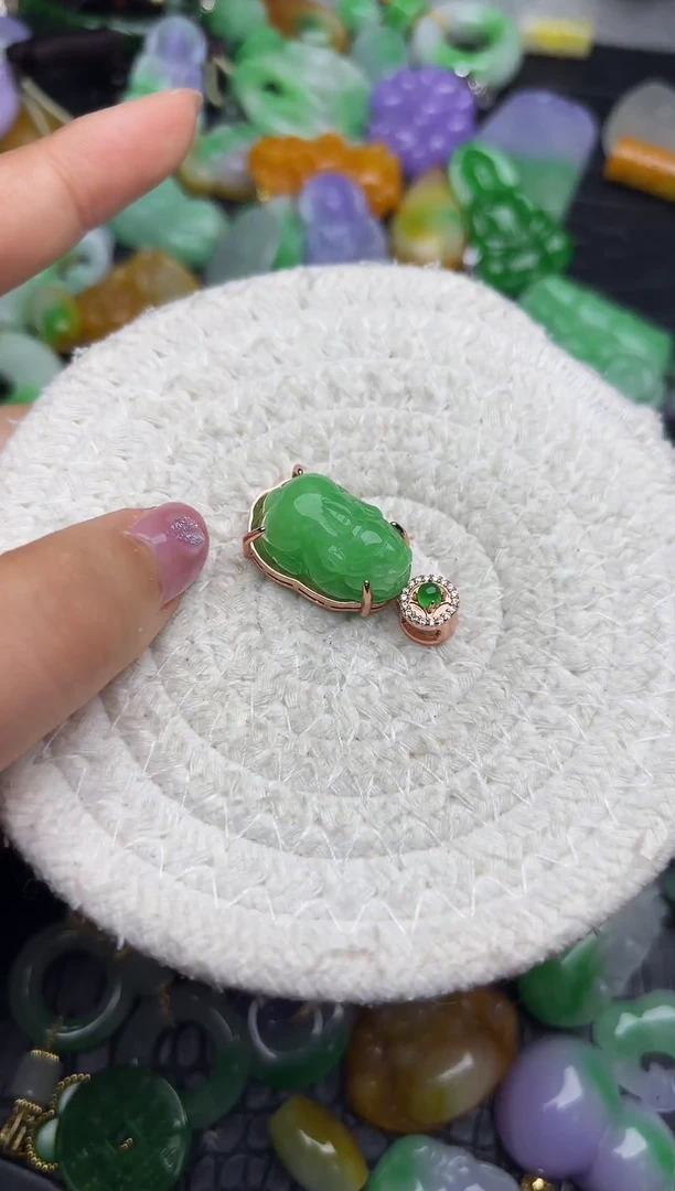 颈饰未镶嵌翡翠缅甸翡翠吊坠