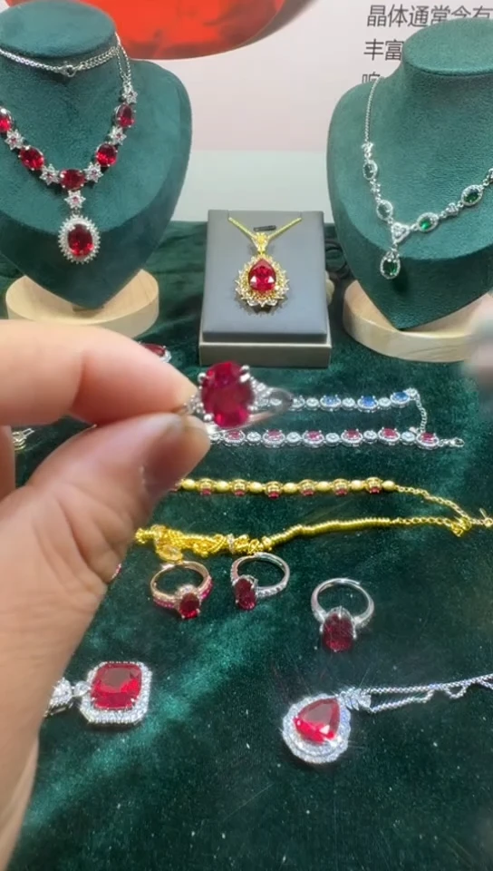 18K金镶嵌戒指红宝石0