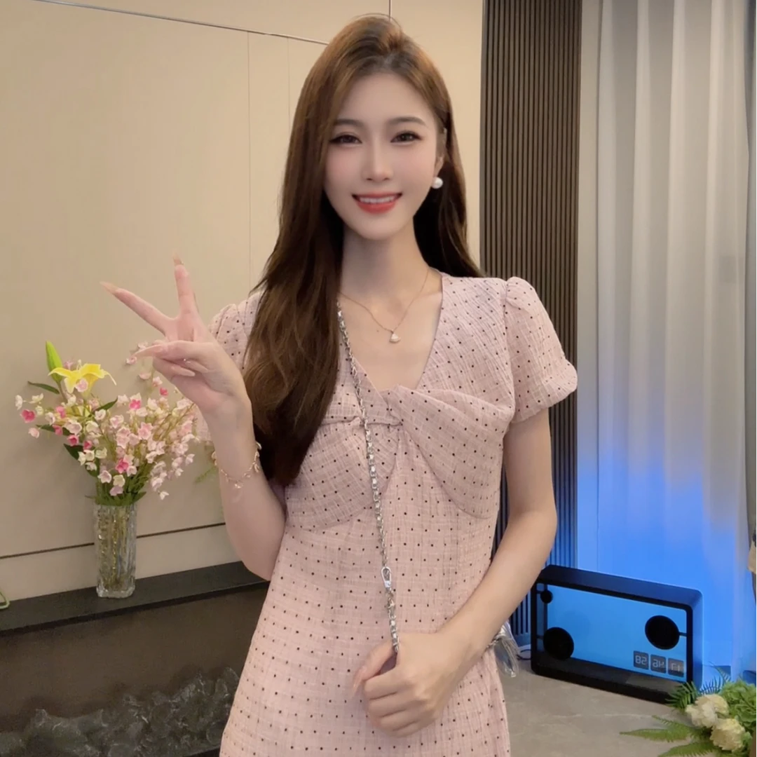 赫本风法式粉色波点裙2025新款通勤穿搭气质掐腰连衣裙