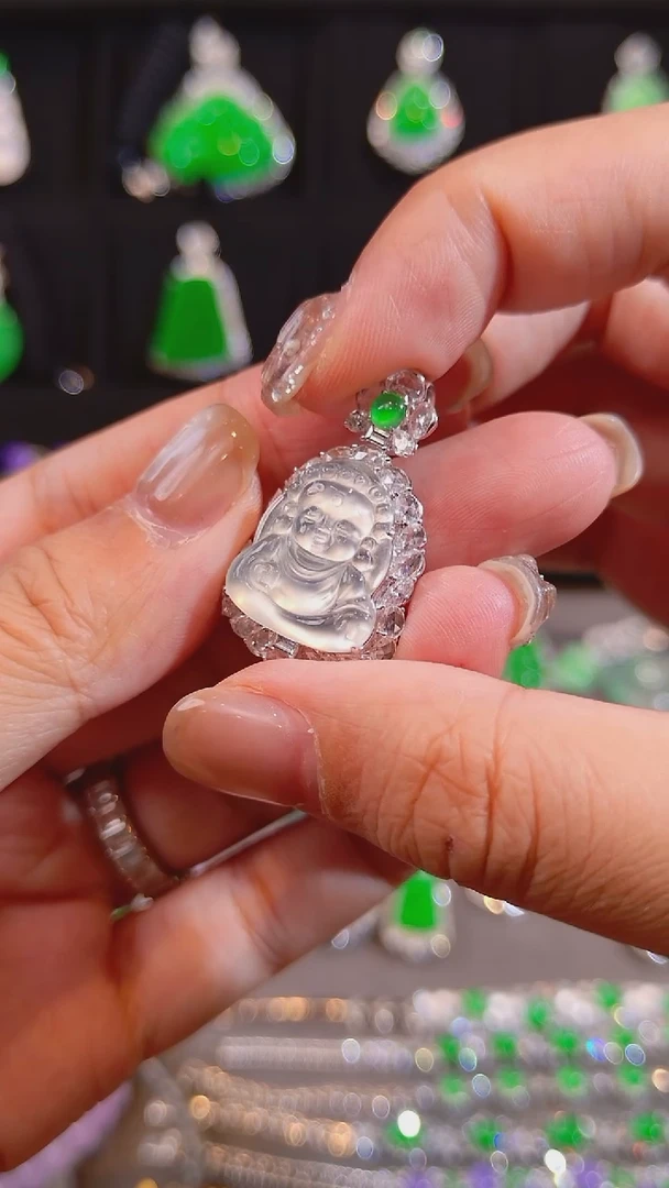 颈饰18K金镶嵌翡翠宝宝佛吊坠