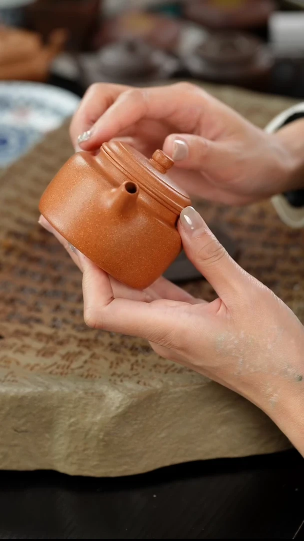 茶壶紫砂老宕口黄金段德钟140cc