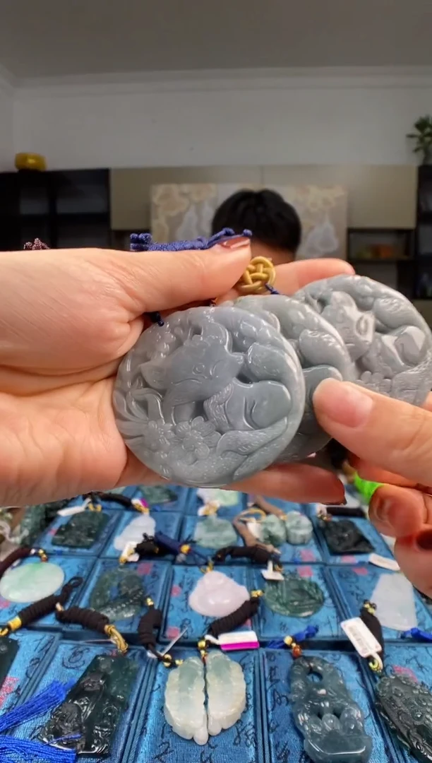 颈饰未镶嵌翡翠 多样性发其一