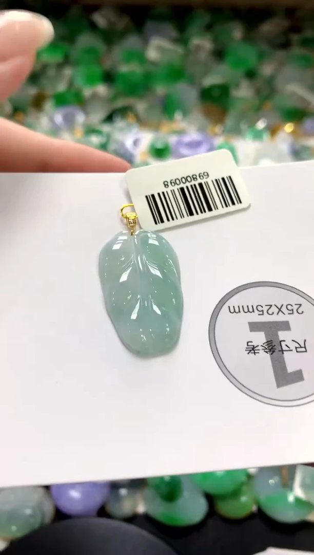 翡翠18K金镶嵌颈饰1111111111111111