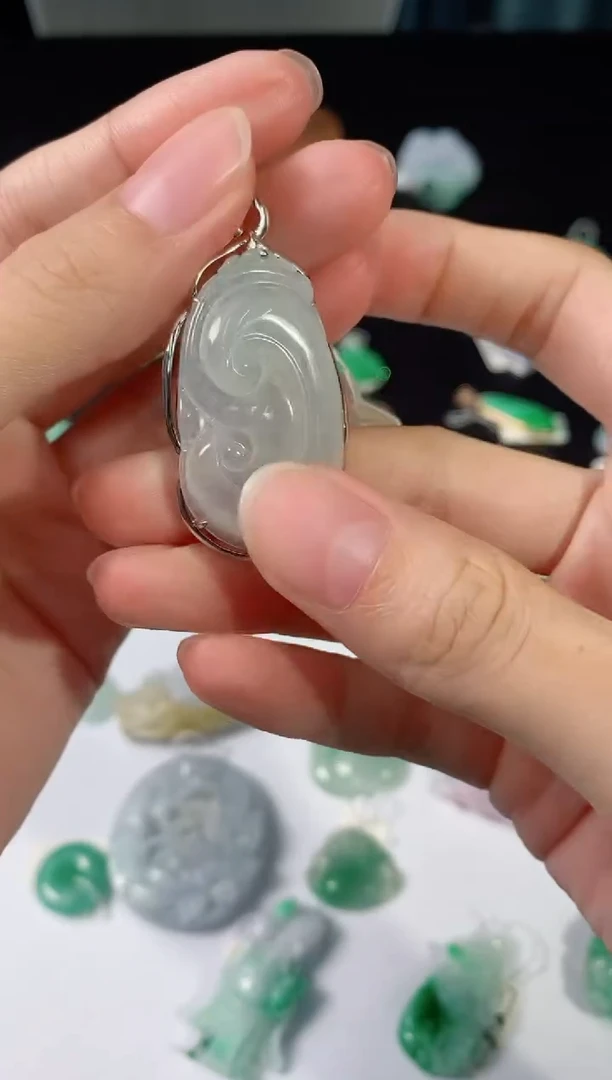 吊坠(不含链)18K金镶嵌翡翠815