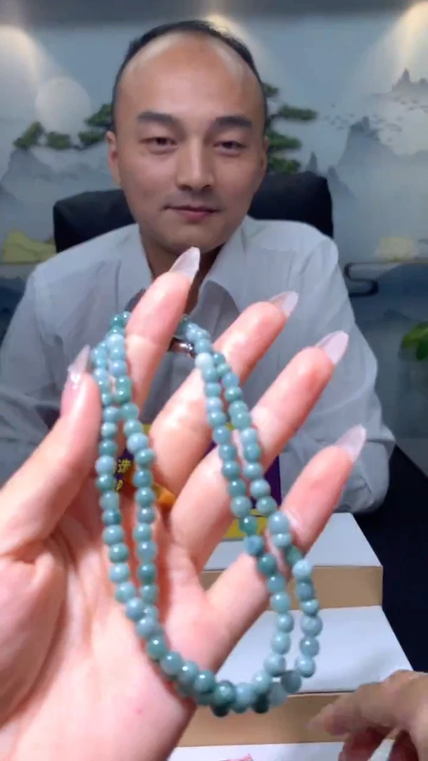 颈饰未镶嵌翡翠翡翠（ 多样性发其一）