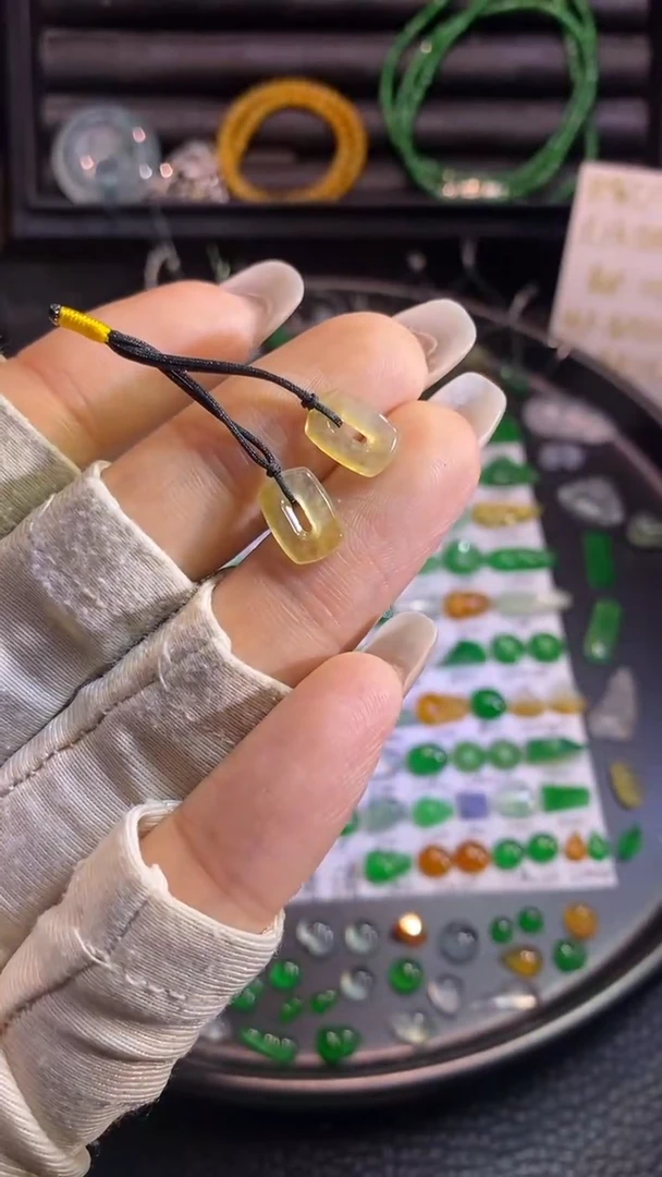 翡翠挂件未镶嵌扣子