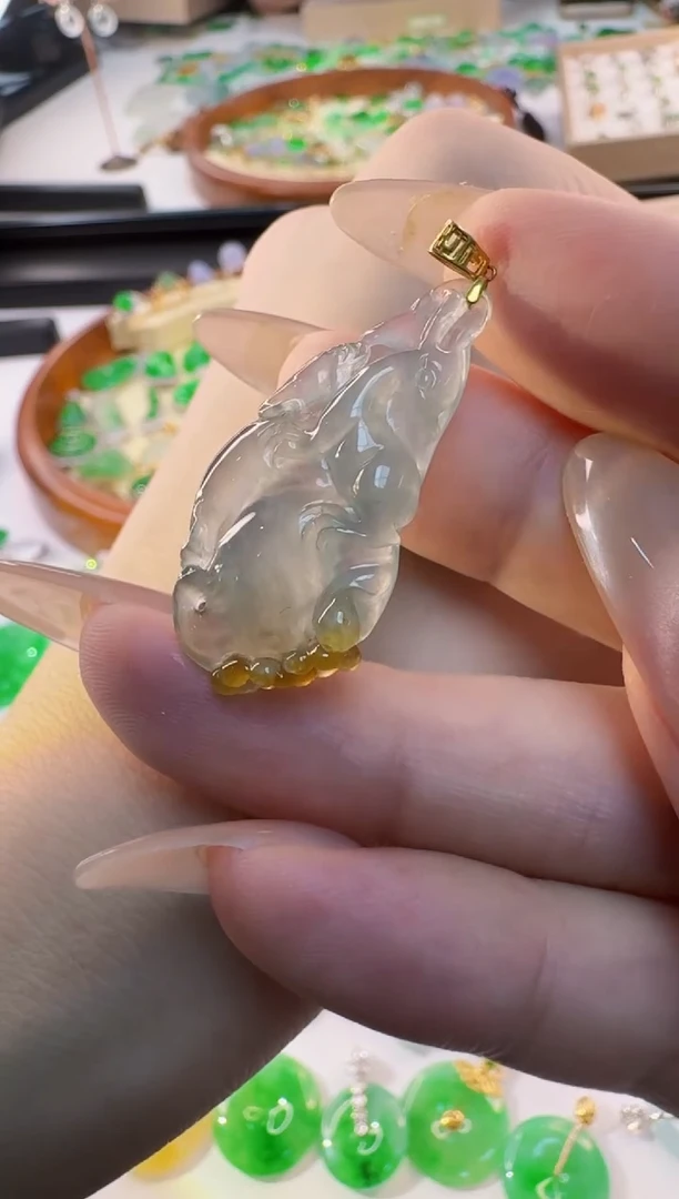 翡翠18K金镶嵌吊坠(不含链)缅甸A货翡翠