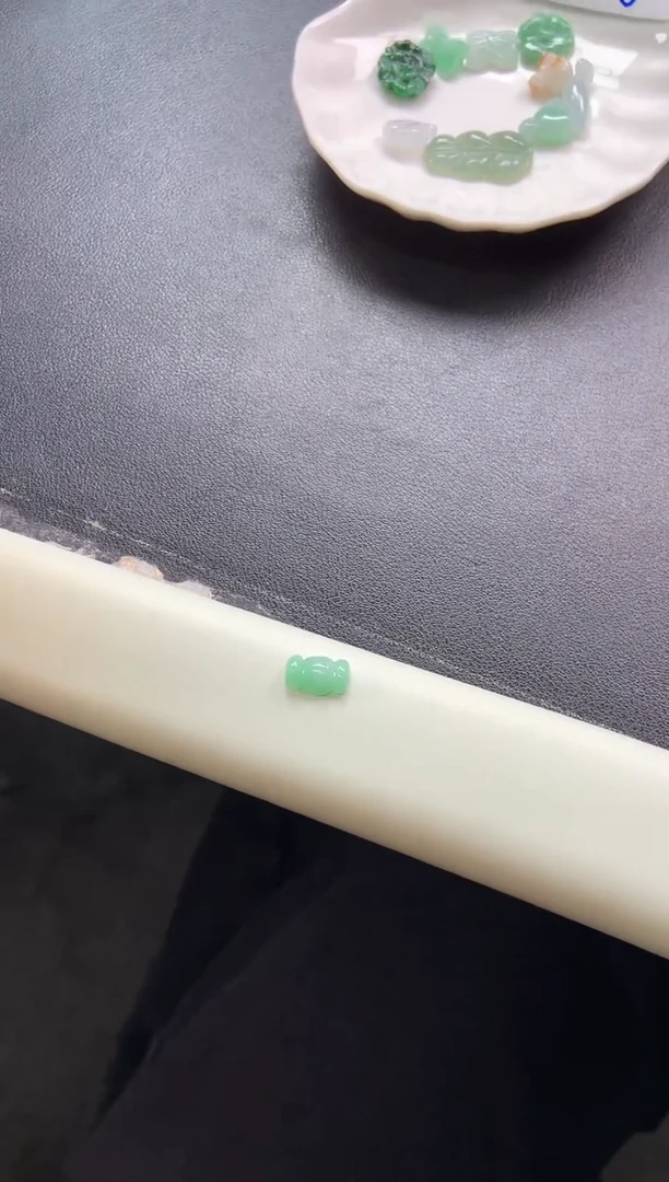 【闪购商品】翡翠颈饰未镶嵌吊坠