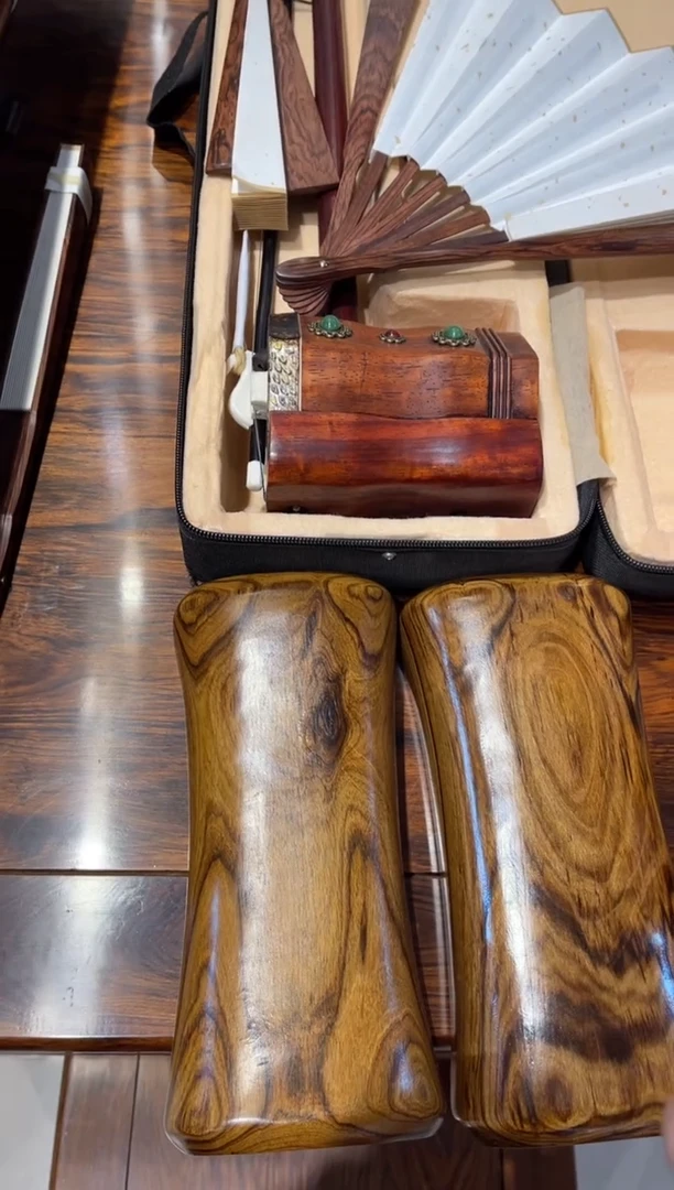 木木雕款枕头一个、、、