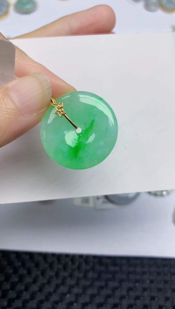 翡翠18K金镶嵌颈饰天然A货翡翠