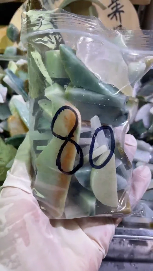 【闪购商品】翡翠颈饰未镶嵌天然翡翠边角大号500克80