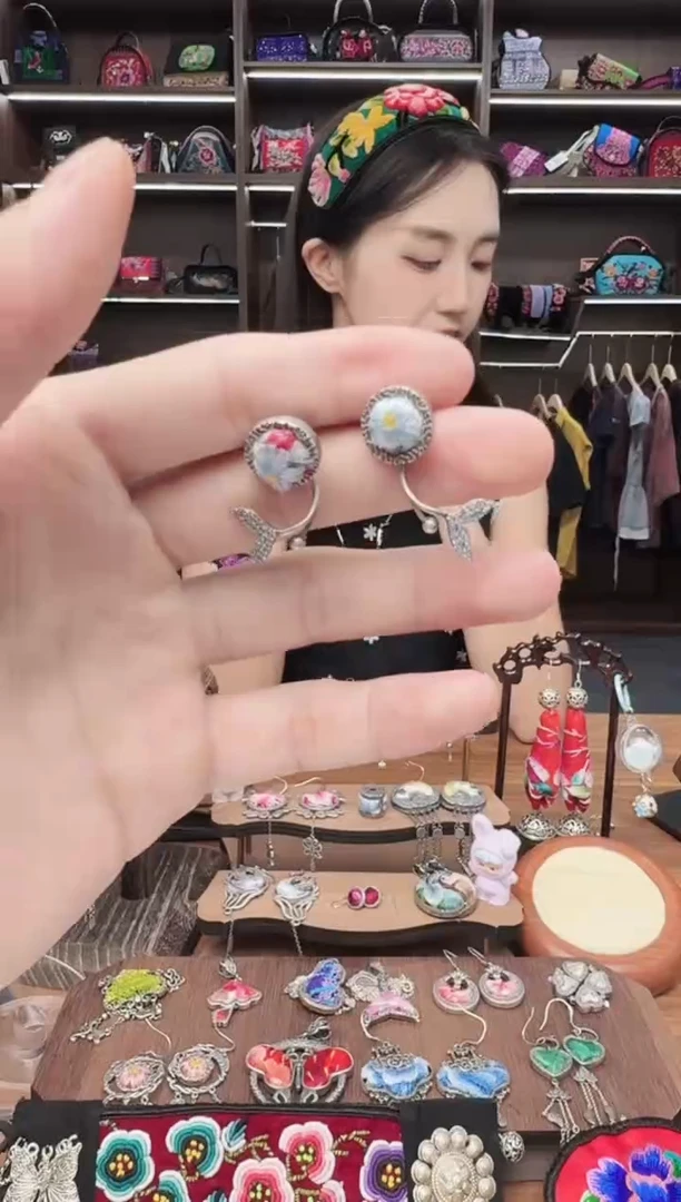 织绣63蒙阿苏苗绣传承旗舰店