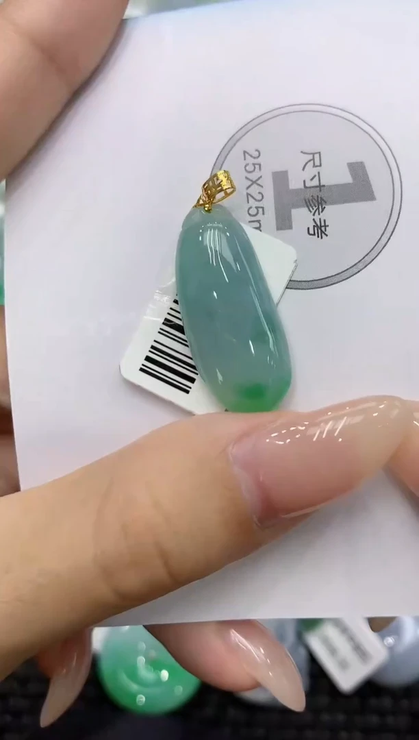 颈饰18K金镶嵌翡翠111111111111