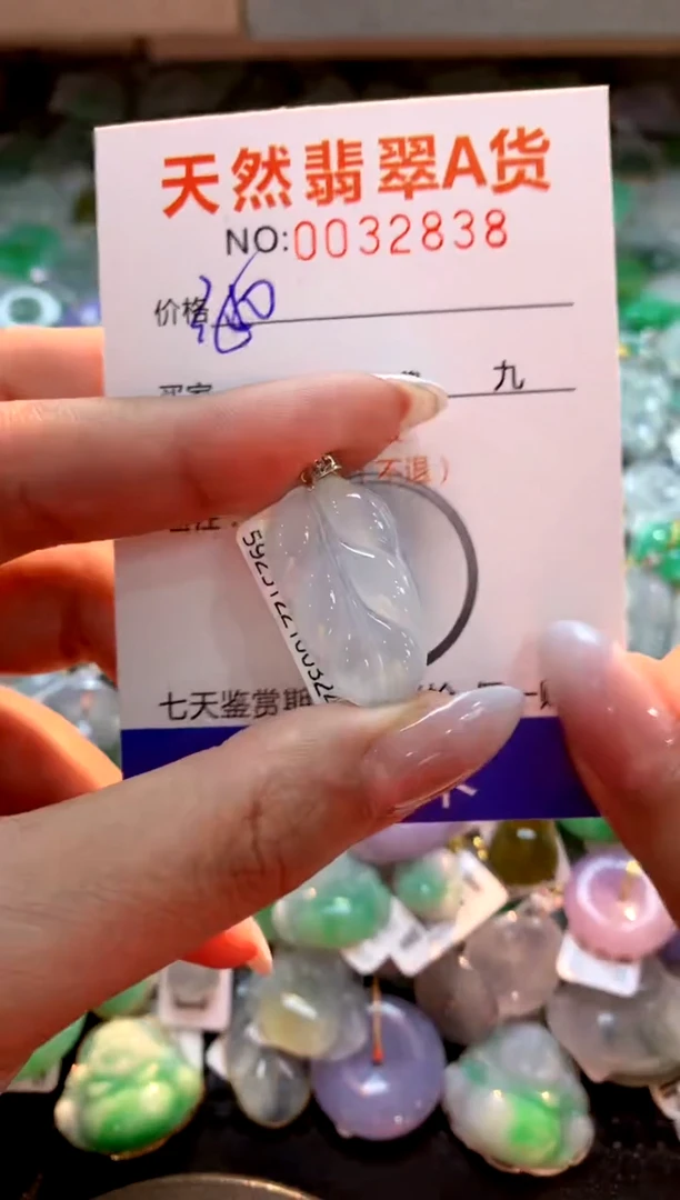 颈饰18K金镶嵌翡翠1111111111111111