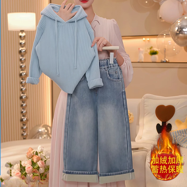 女童毛衣加绒牛仔裤套装秋冬2025加厚连帽毛衣打底一体绒直筒裤潮
