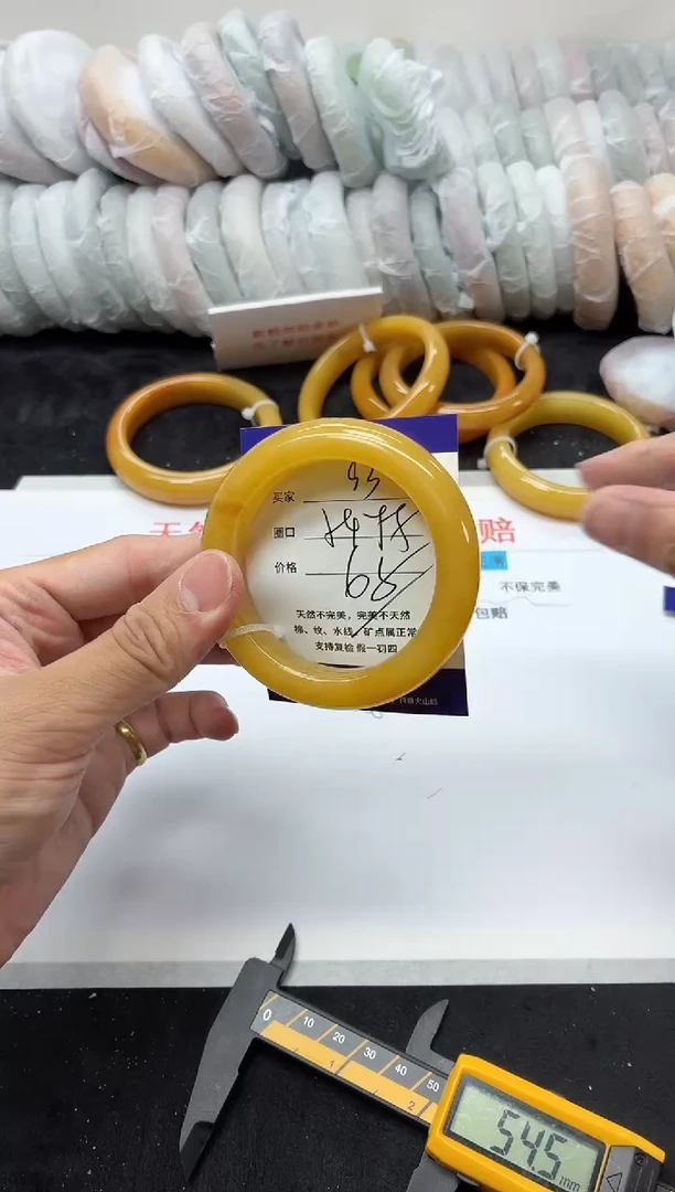 未镶嵌手镯石英质玉93