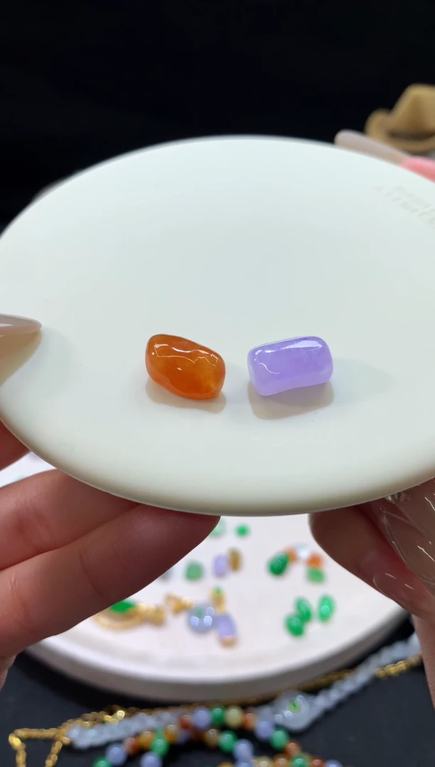 未镶嵌裸石翡翠一组冰黄翡和紫色随形