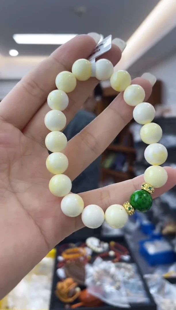 【闪购商品】蜜蜡裸石未镶嵌多样性一件发货
