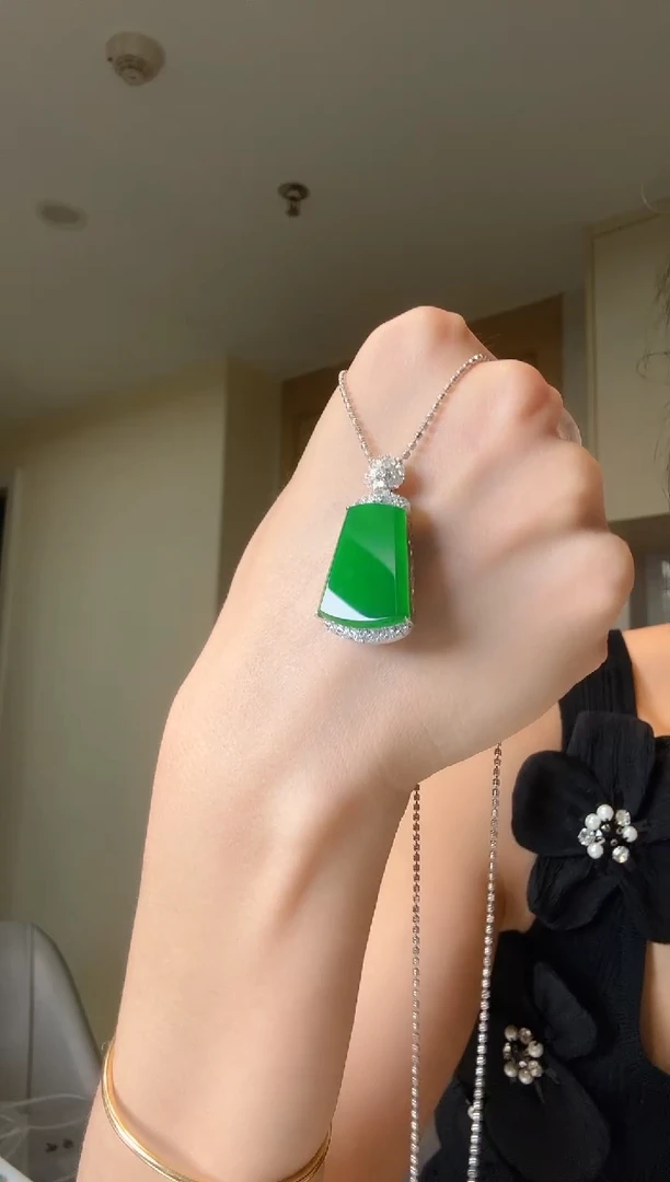 翡翠18K金镶嵌吊坠(不含链)天然翡翠吊坠