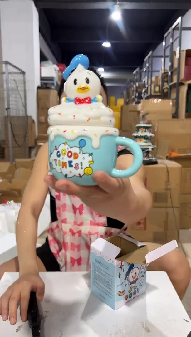 瓷片原盒松松造型唐老鸭带盖杯