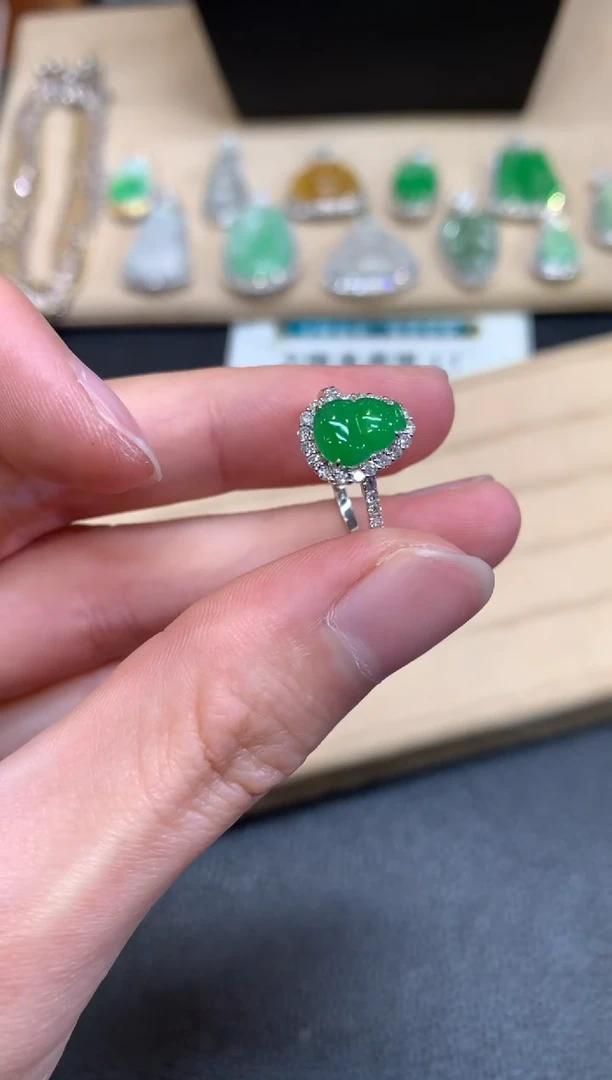 【闪购商品】翡翠戒指18K金镶嵌葫芦【无服务费】