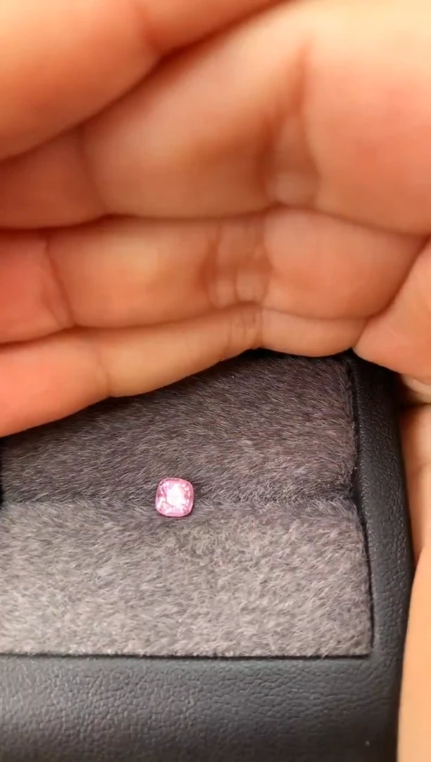 未镶嵌裸石定制尖晶石枕型 粉色调 0.67ct