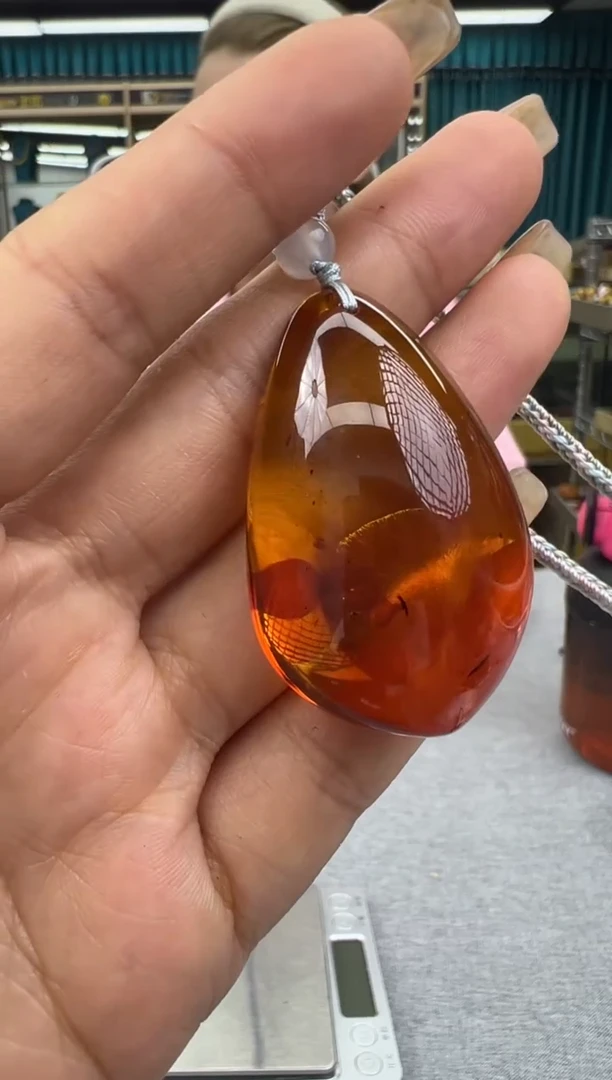 未镶嵌颈饰琥珀18秒拍号