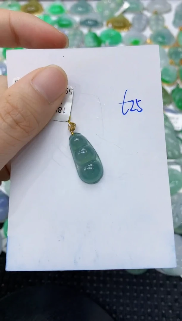 翡翠18K金镶嵌颈饰111111111