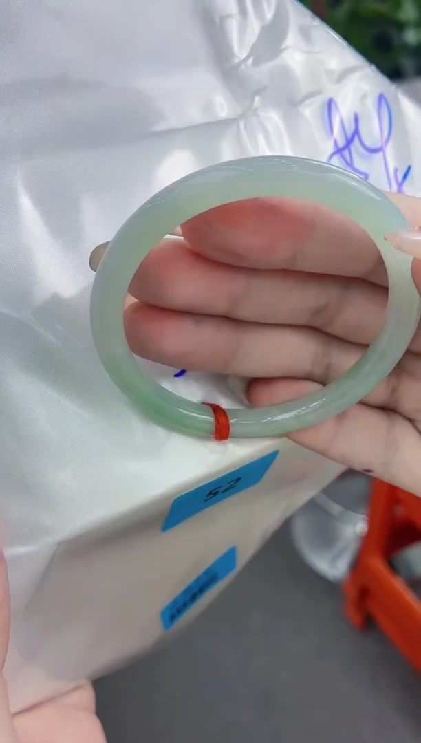 翡翠手镯未镶嵌翡翠手镯