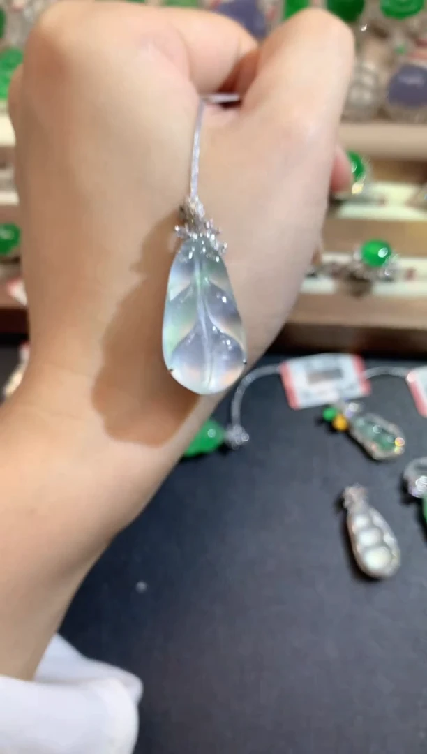 吊坠(不含链)18K金镶嵌翡翠A141