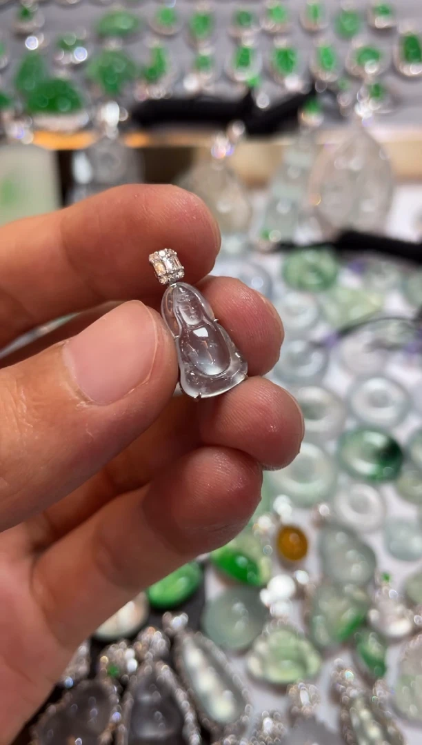 翡翠18K金镶嵌吊坠(不含链)灵**乐观音