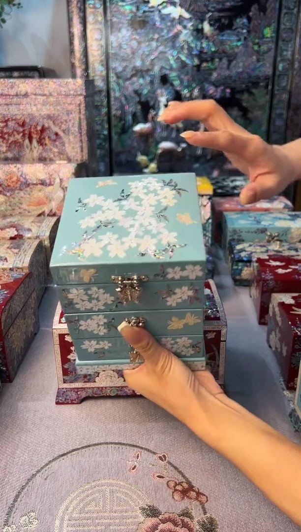 绒布底·弘贝雅螺钿漆器文化馆