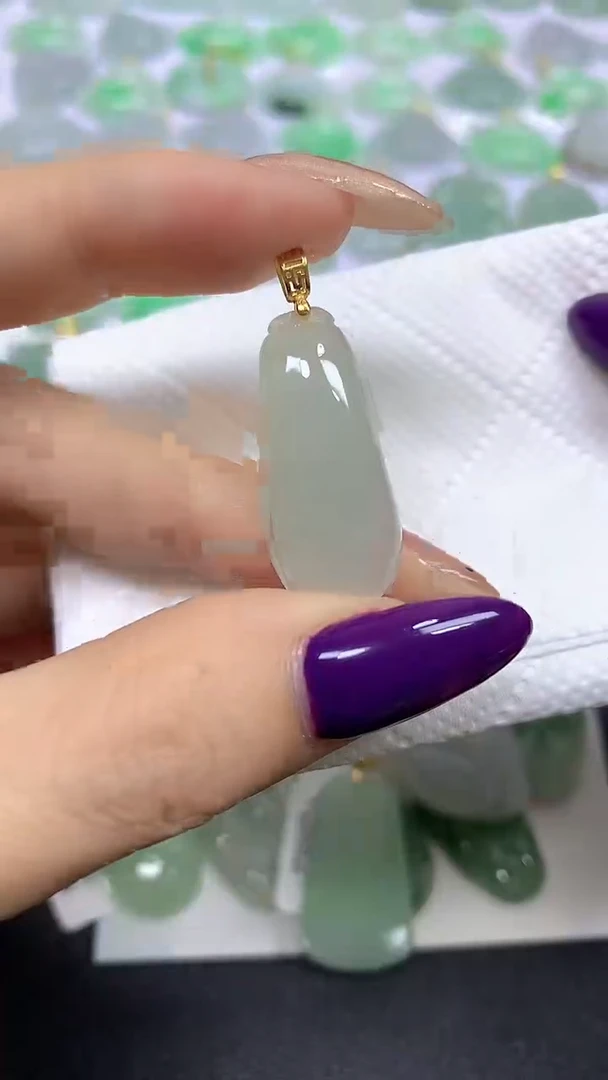 颈饰未镶嵌翡翠