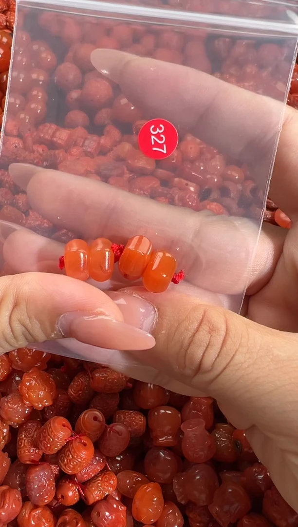 南红玛瑙未镶嵌颈饰1