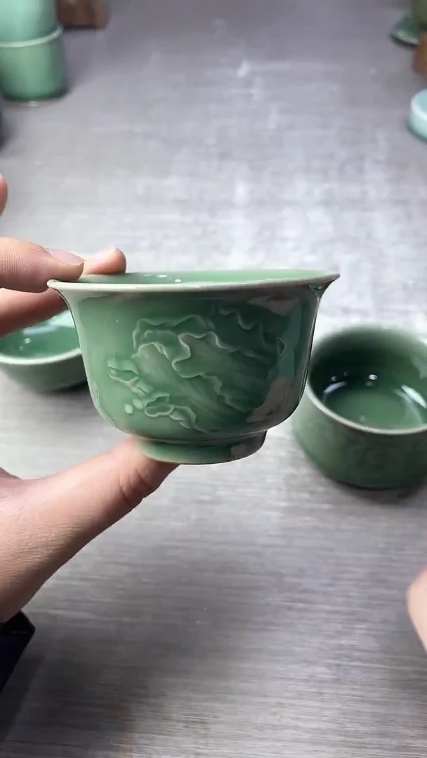 青瓷仓储清仓福利微暇白菜